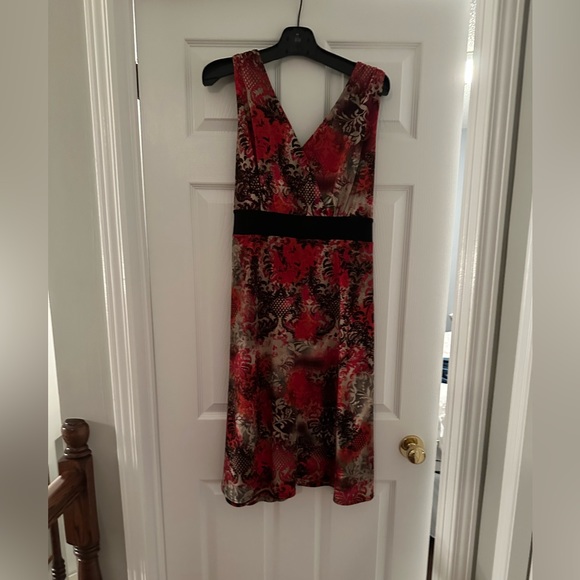 Black and red patterned dress - Picture 1 of 6